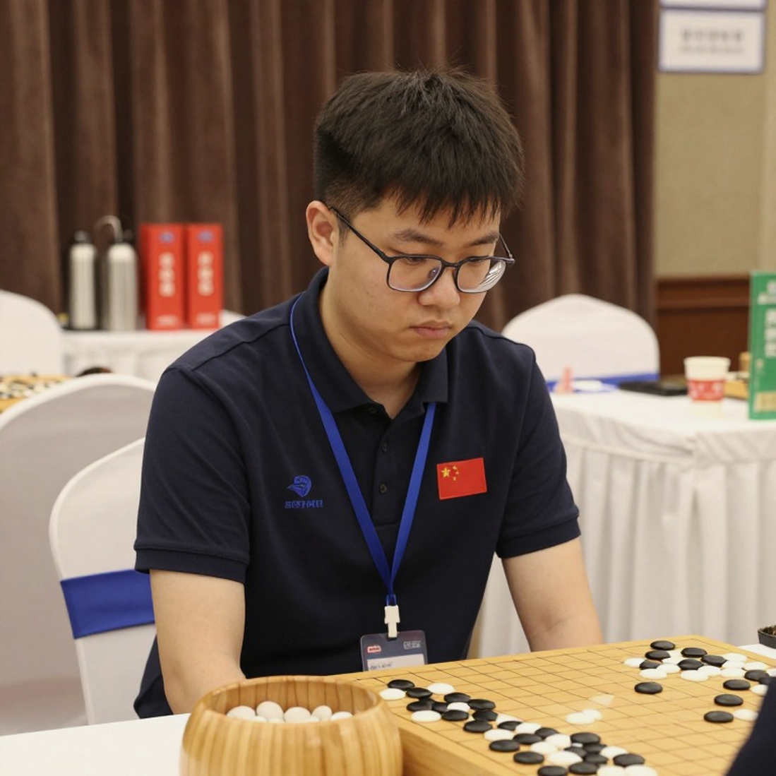 27 मिनीचर, 10 ओपनिंग आर्टिकल और शून्य रेटिंग: ChessBase Magazine #225 असल में क्या बेच रहा है
